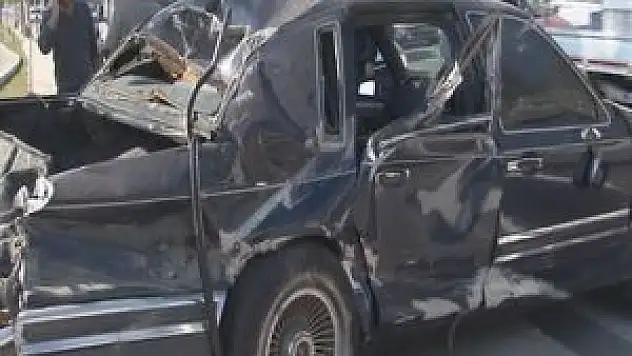 Hurdaya dönen araçtan sağ kurtuldu