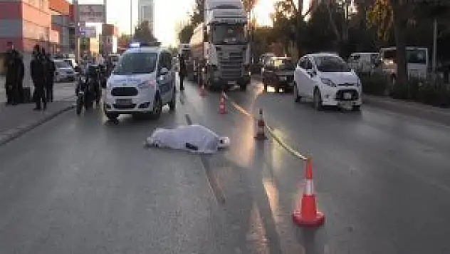 Trafik kazası güvenlik kamerasınca kaydedildi