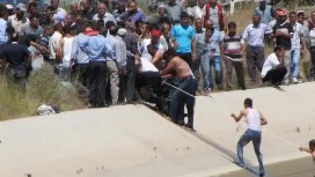 Aracın camından fırladı