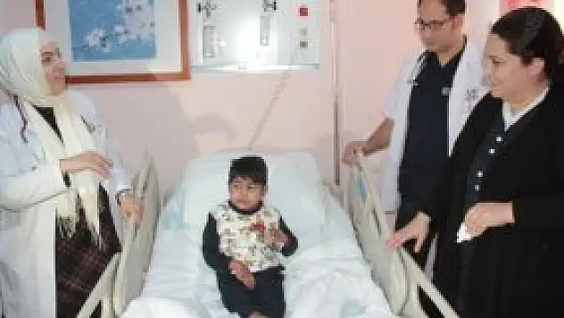 6 yaşındaki Suriyeli çocuğu ayaklarını bağlayıp ölüme terk ettiler