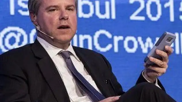 Colin Crowell: Günde 110 kez twitter'a giriyorlar