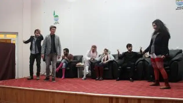 Bozkır'da 'Yalancı' oyunu sahnelendi
