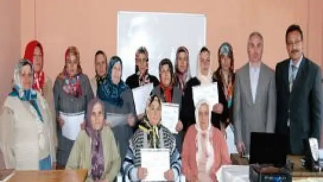 Karapınar'da vatandaşlara Kur'an Öğrenme Belgesi verildi