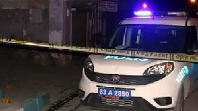Evinin önünde silahlı saldırıya uğradı