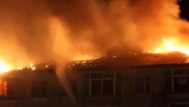 Rize'de korkutan çatı yangını