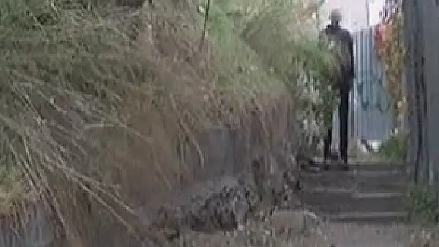 Cihangir'de demire asılmış ceset bulundu