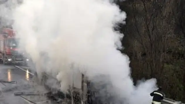 Sıfır otobüs alev alev yandı