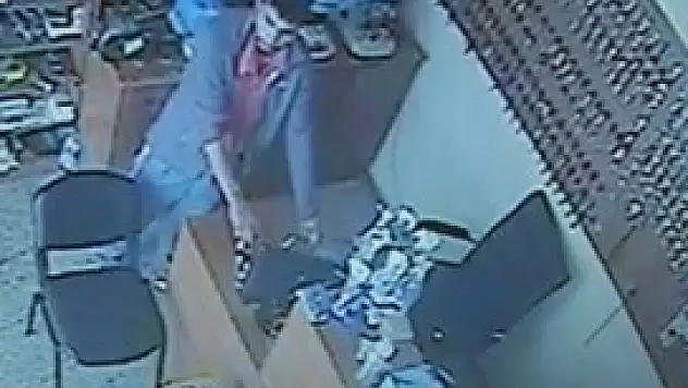 Hırsızlar güvenlik kamerasına yakalandı