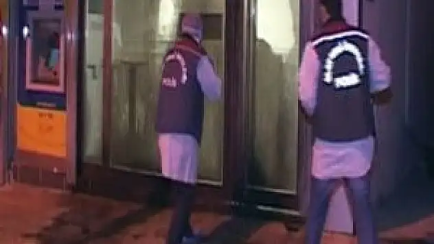 Benzin döküp kundakladılar