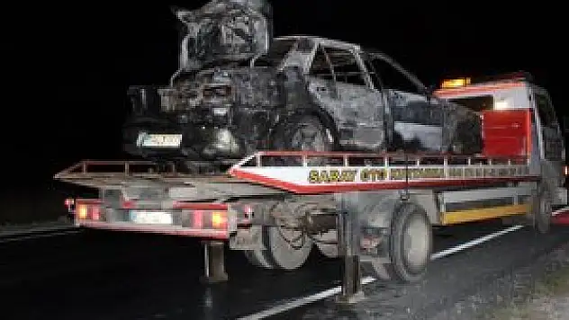 Seyir halindeki LPG'li otomobil alev alev yandı