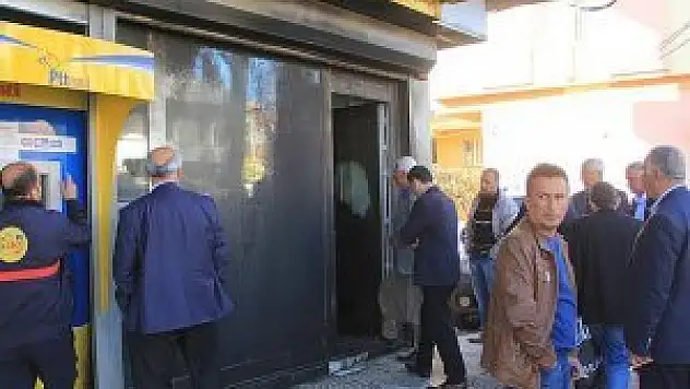 Adıyaman'da PTT binasına molotoflu saldırı