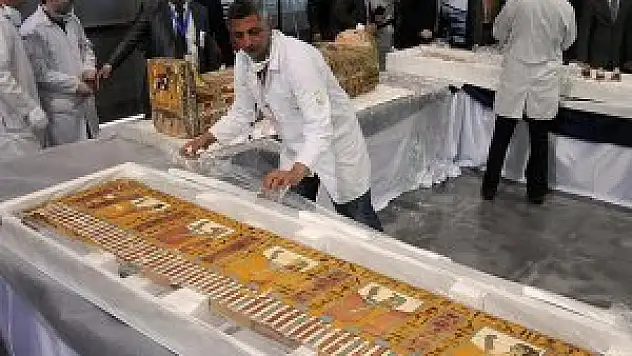 Kaçırılan tarihi eserler Mısır'a teslim edildi