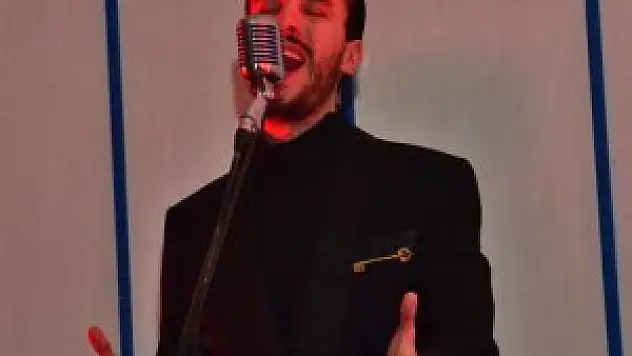 Cem Adrian hayranlarıyla buluştu