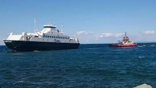 Gökçeada feribotu 140 yolcusuyla denizin ortasında kaldı