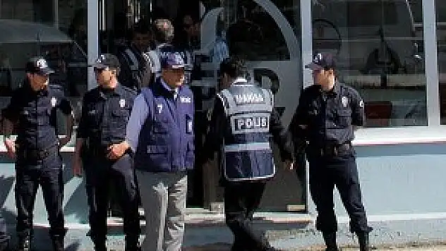 'FETÖ' operasyonunda 6 tutuklama