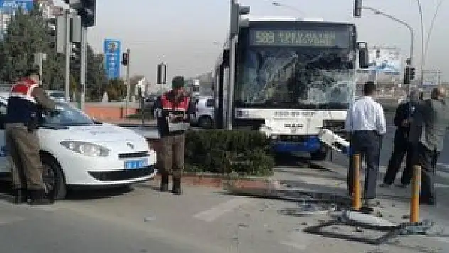 Ankara'da korkutan kaza: 3 yaralı