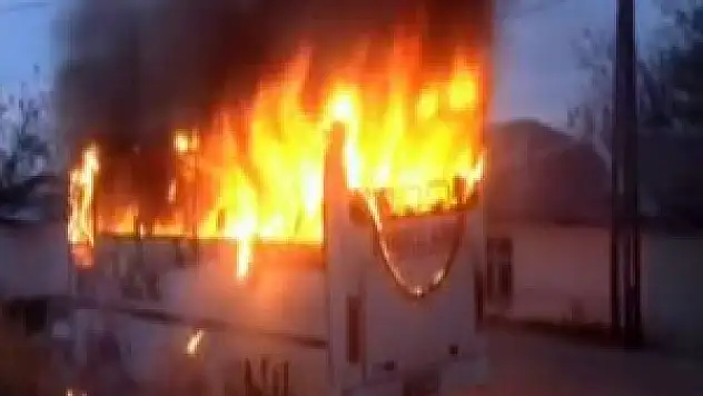 Başkent'te minibüs alev alev yandı