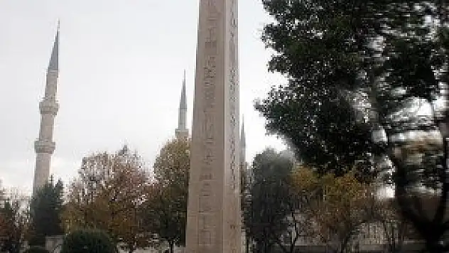 İstanbul'da turistlerden dikilitaşlara yoğun ilgi