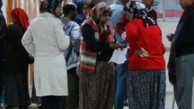 Traktör şarampole devrildi: 18 yaralı