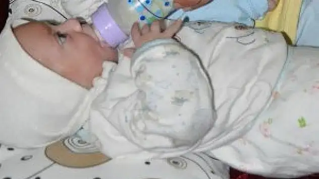 Çocukları yatırarak beslemek hastalıklara davetiye çıkarıyor