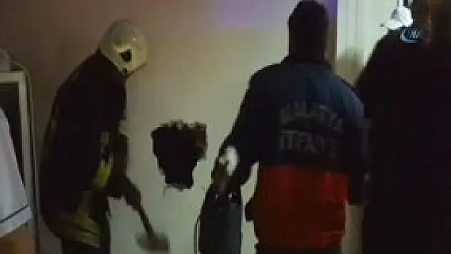 Asansör boşluğuna düşen işçi duvar kırılarak kurtarıldı