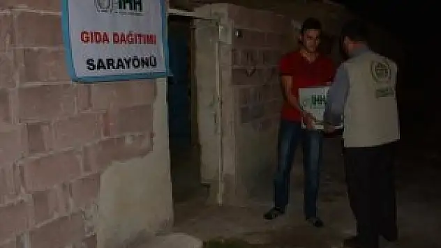 Sarayönü'nde gıda yardımları sürüyor