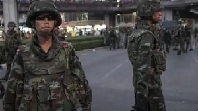 Thai junta opponents held on way to probe military