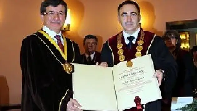 Davutoğlu'na fahri doktora