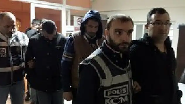 Sığınmacı tarifesi: Bot bin, sürat teknesi bin 500 dolar