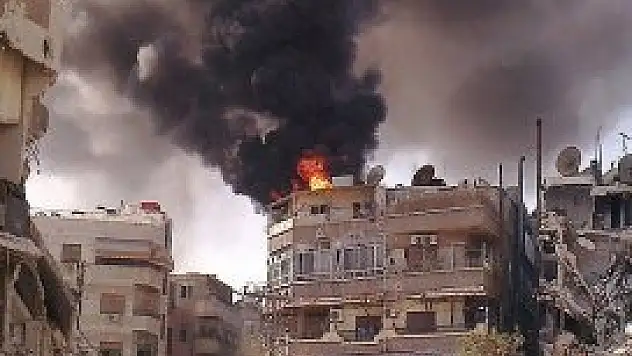 Esed güçleri Şam'a bomba yağrıdıyor