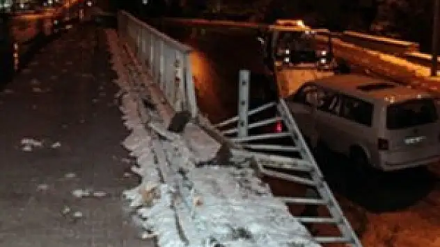 Minibüs köprüden uçtu: 1 yaralı