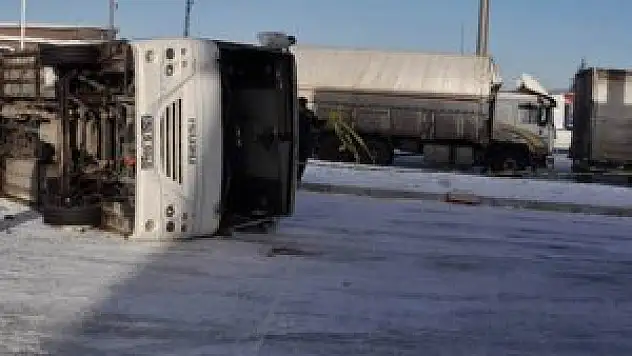 Öğrenci servisi kaza yaptı: 9 yaralı
