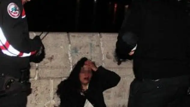 Libyalı kadını tacizci darp etti