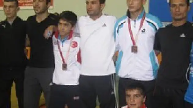 Minik pehlivanlar başarılı sonuçlarla döndü