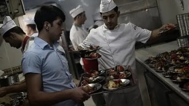 Turistler Türk yemeklerine 13,8 milyar lira ödedi