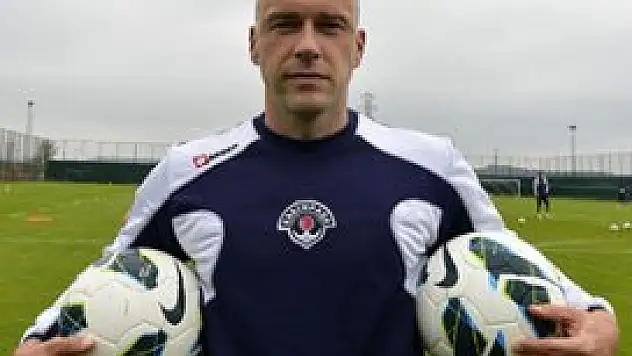 Ernst futbolu bıraktı