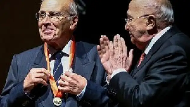 Yalçın Tura'ya 'Onur Ödülü'