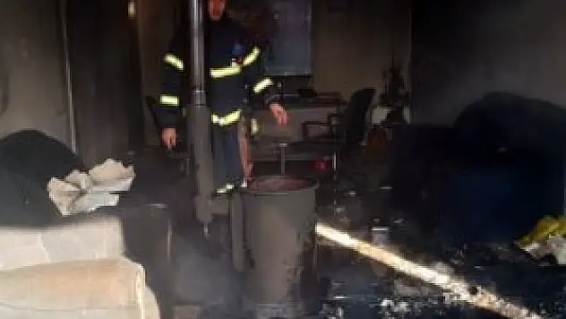 Sobaya dökülen tiner yangına neden oldu