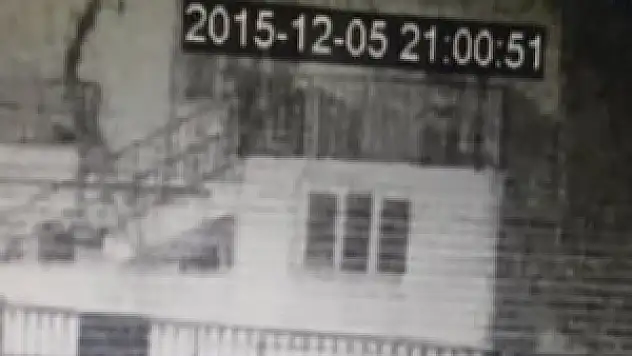 Hırsızı, komşunun güvenlik kamerası görüntüledi