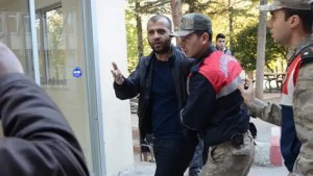 Suç makinesi, gazetecilere saldırdı