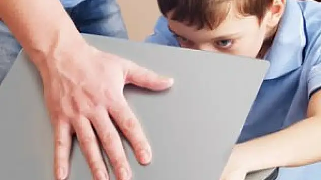 'İnternet, çocuk bakıcısı değil'