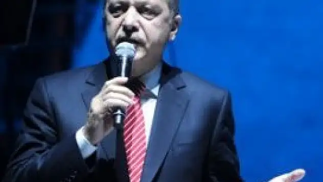 M.Ali Alabora'yı banka reklamıyla vurdu