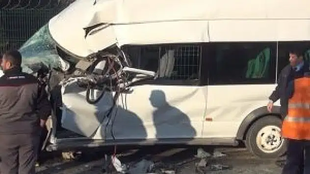 Batman'da öğrenci servisi çöp kamyonuna çarptı: 11 yaralı