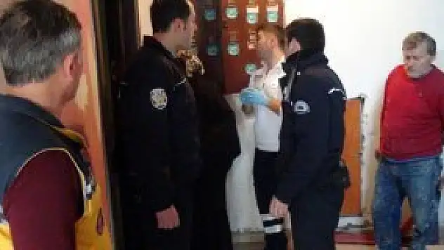 Hem intihar ihbarında bulundu hem de gelen ekiplere tepki gösterdi