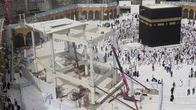 Kâbe'ye geçici tavaf alanı