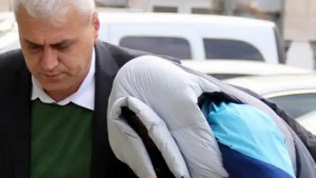 Elle tacize tutuklama