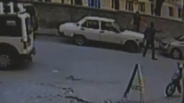 Hırsızı son anda polise yakalattılar