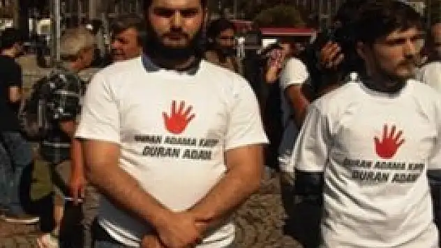 Duran adama karşı duran adamlar