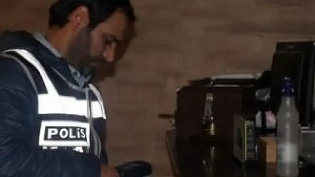 İzmir'de 271 şişe sahte rakı ele geçirildi