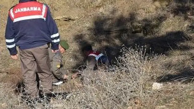 Evinin bahçesinde patlamamış top mermisi buldu